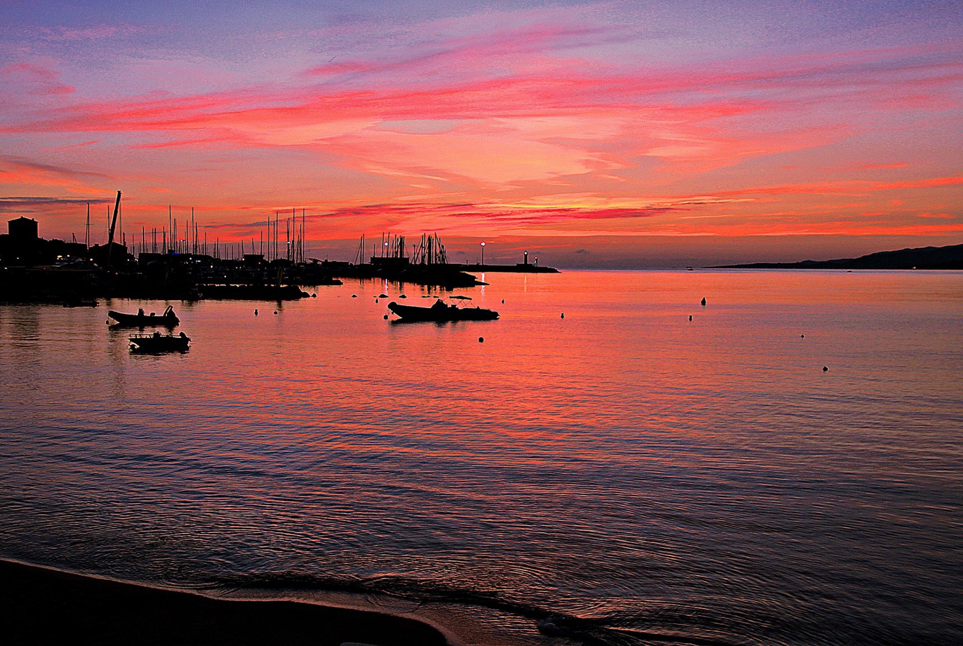 Soleil rouge port